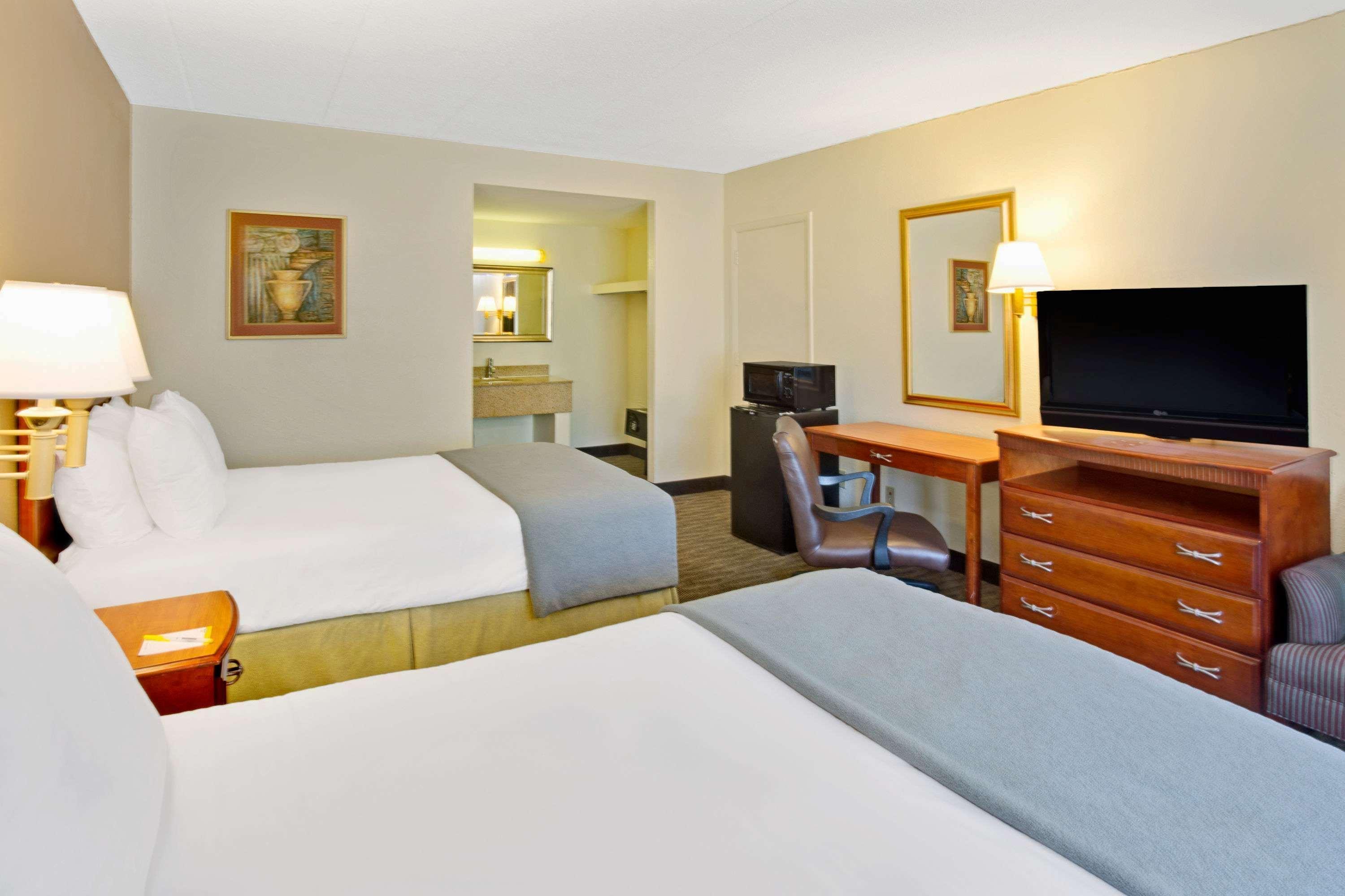 Days Inn By Wyndham Silver Spring Dış mekan fotoğraf