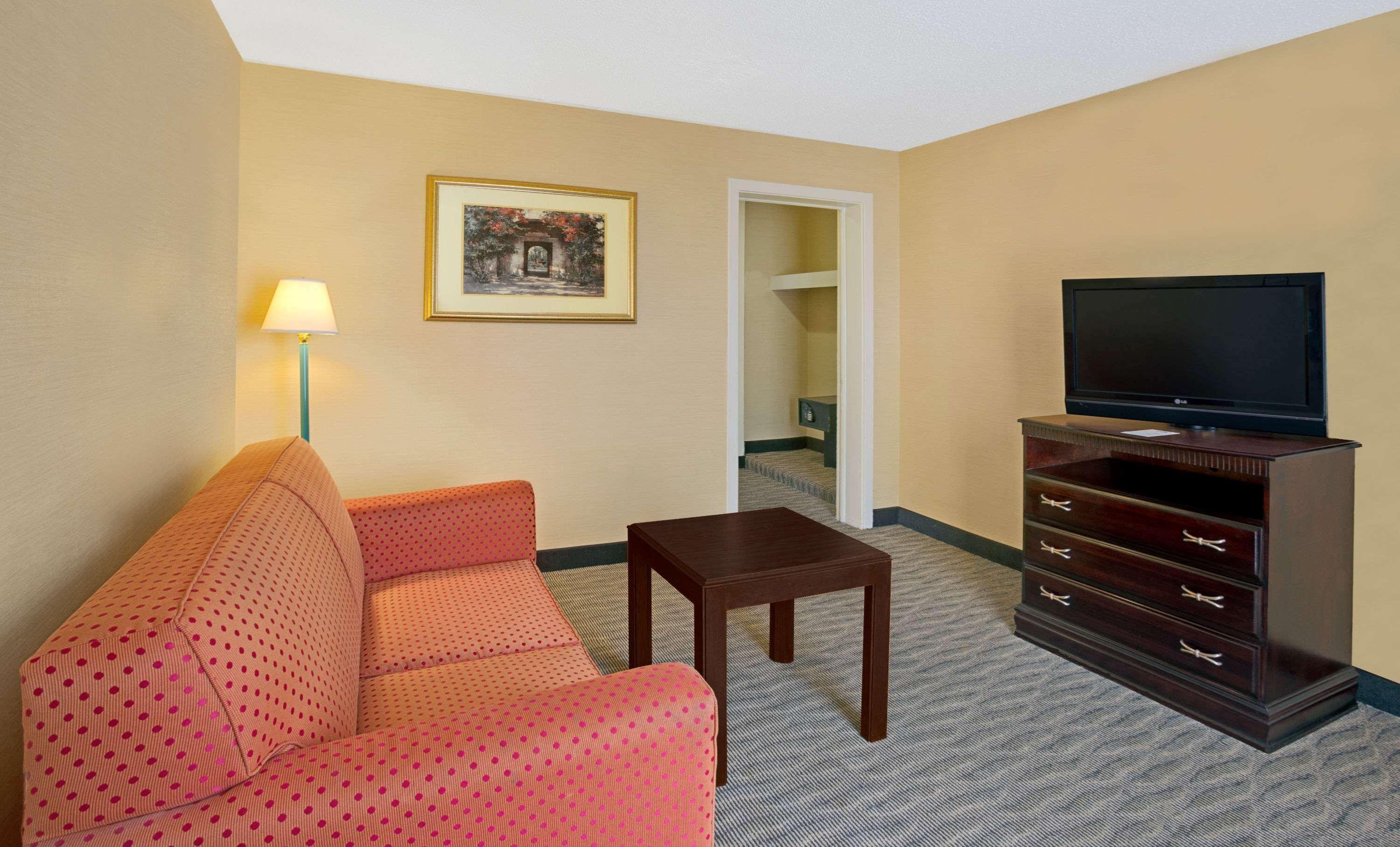 Days Inn By Wyndham Silver Spring Dış mekan fotoğraf