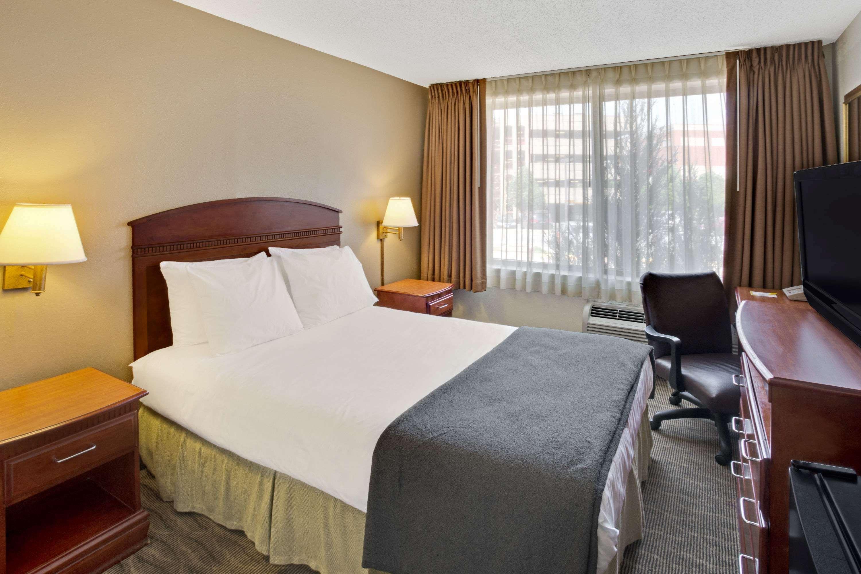 Days Inn By Wyndham Silver Spring Dış mekan fotoğraf